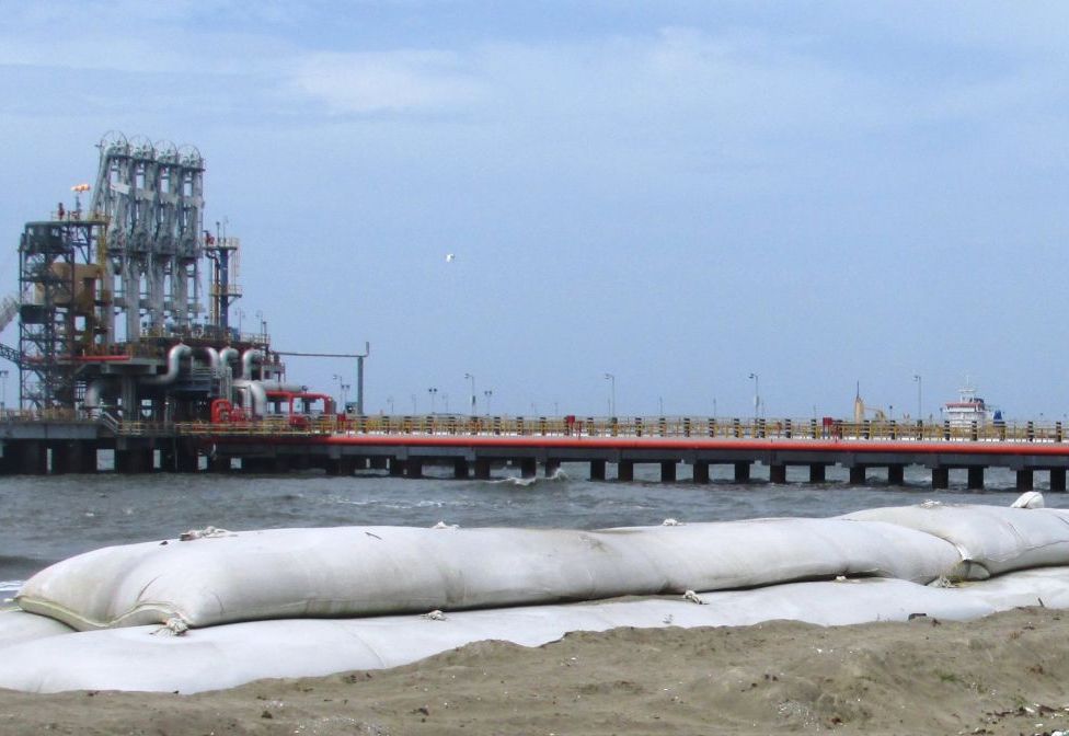 COASTAL PROTECTION WORKS USING GEOTEXTILE TUBES IN KOCHI (PETRONET) COASTAL PROTECTION WORKS USING GEOTEXTILE TUBES IN KOCHI (PETRONET)