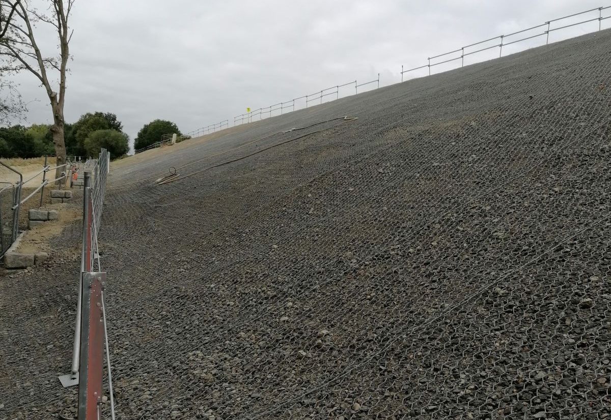 RAILWAY EMBANKMENT BURROWING PREVENTION RAILWAY EMBANKMENT BURROWING PREVENTION