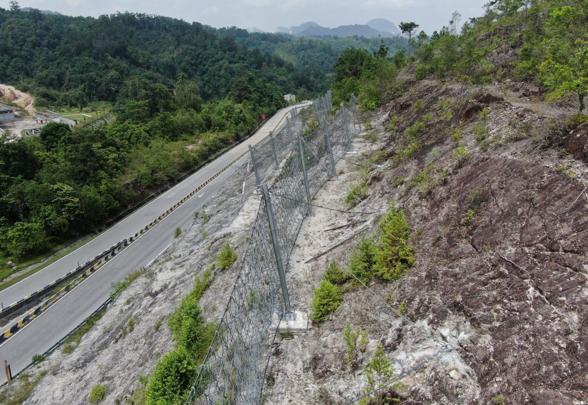 ROCKFALL PROTECTION AT SIMPANG PULAI, PERAK, MALAYSIA ROCKFALL PROTECTION AT SIMPANG PULAI, PERAK, MALAYSIA