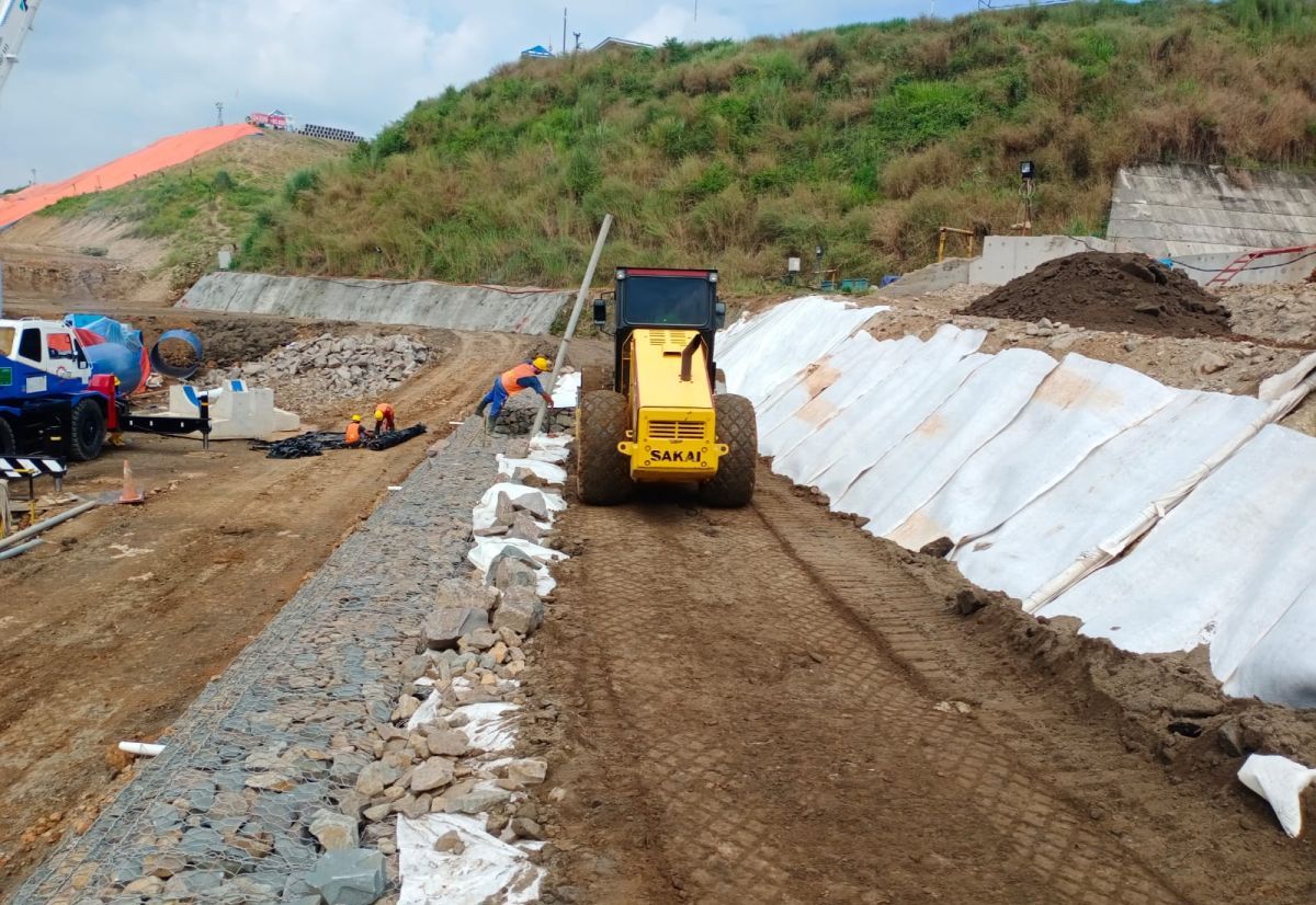 SADAWARNA DAM PARAMESH WALL SADAWARNA DAM PARAMESH WALL