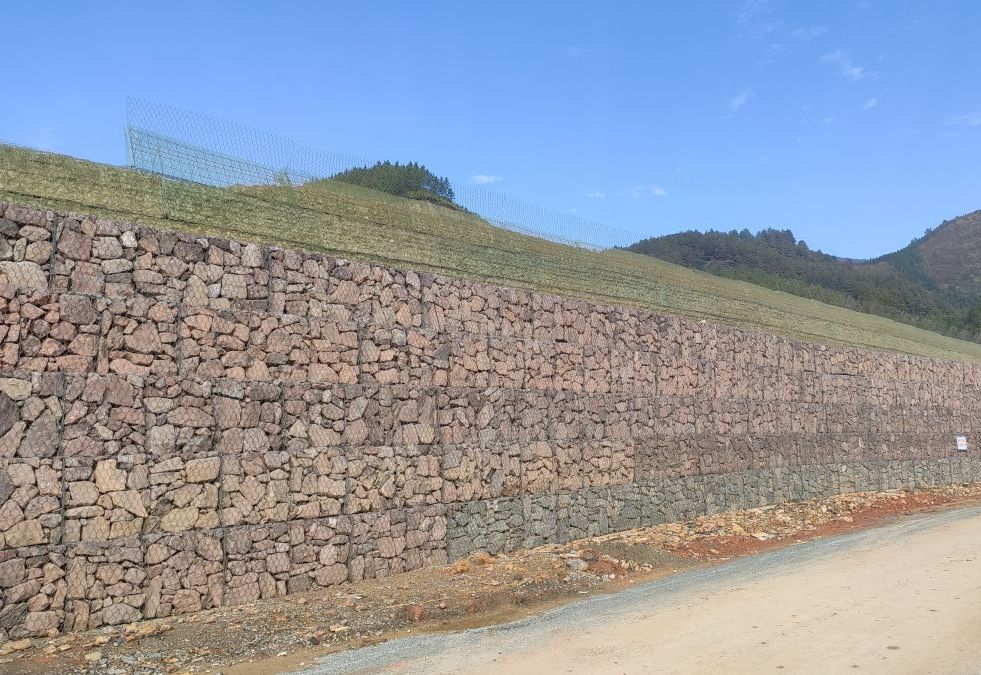 浙江:常山县辉埠至何家公路复合加筋格宾挡墙项目 浙江:常山县辉埠至何家公路复合加筋格宾挡墙项目